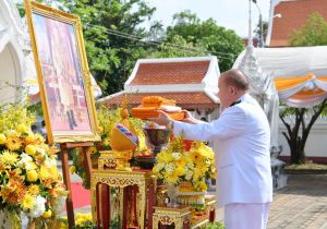 คณะผู้บริหารและเจ้าหน้าที่กรมทรัพย์สินทางปัญญา เข้าร่วมพิธีถวายผ้าพระกฐินพระราชทาน กระทรวงพาณิชย์ ประจำปี 2567