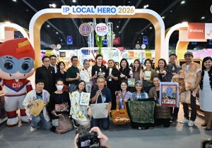 อธิบดีกรมทรัพย์สินทางปัญญา ให้การต้อนรับรองนายกรัฐมนตรีและรัฐมนตรีว่าการกระทรวงพาณิชย์  (นางศุภจี สุธรรมพันธุ์)  ในโอกาสเยี่ยมชม บูธจัดแสดงและจำหน่ายสินค้าชุมชนในแหล่งท่องเที่ยวเชิงสร้างสรรค์และวัฒนธรรม ภายใต้โครงการ “IP Local Hero”  ในงานศิลปาชีพ ประทีปไ
