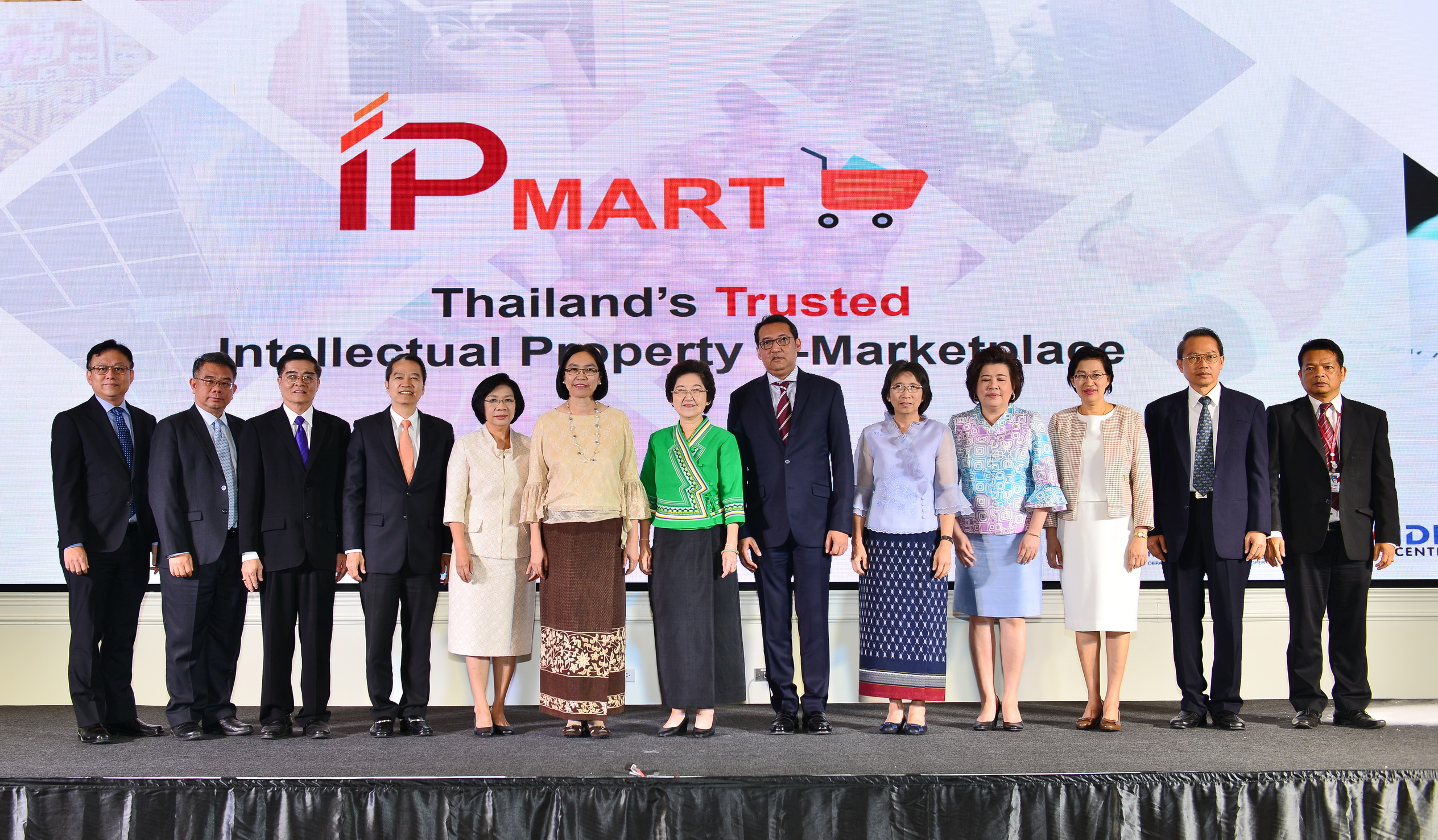 พิธีเปิดตลาดกลางทรัพย์สินทางปัญญา (IP Mart)  และพิธีลงนามบันทึกข้อตกลงว่าด้วยความร่วมมือในการพัฒนางานด้านทรัพย์สินทางปัญญาระหว่างกรมทรัพย์สินทางปัญญา สถาบันวิจัยวิทยาศาสตร์และเทคโนโลยีแห่งประเทศไทย  และสำนักงานพัฒนาวิทยาศาสตร์และเทคโนโลยีแห่งชาติ